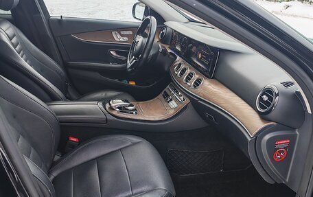 Mercedes-Benz E-Класс, 2019 год, 2 600 000 рублей, 8 фотография