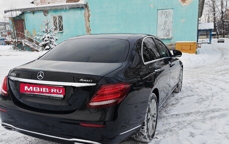 Mercedes-Benz E-Класс, 2019 год, 2 600 000 рублей, 4 фотография