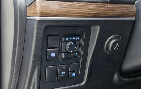 Toyota Land Cruiser Prado 150 рестайлинг 2, 2021 год, 6 450 000 рублей, 3 фотография