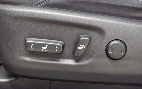 Toyota Land Cruiser Prado 150 рестайлинг 2, 2021 год, 6 450 000 рублей, 4 фотография