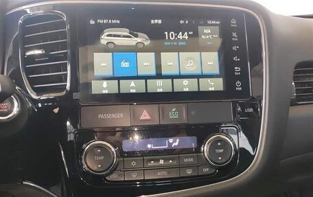 Mitsubishi Outlander III рестайлинг 3, 2022 год, 2 130 000 рублей, 16 фотография