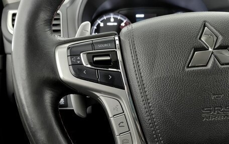 Mitsubishi Pajero Sport III рестайлинг, 2018 год, 3 090 000 рублей, 9 фотография