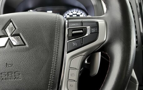 Mitsubishi Pajero Sport III рестайлинг, 2018 год, 3 090 000 рублей, 10 фотография