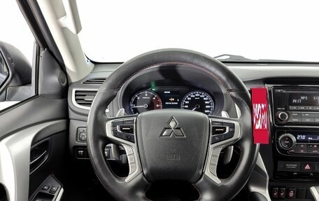 Mitsubishi Pajero Sport III рестайлинг, 2018 год, 3 090 000 рублей, 8 фотография