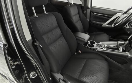 Mitsubishi Pajero Sport III рестайлинг, 2018 год, 3 090 000 рублей, 18 фотография