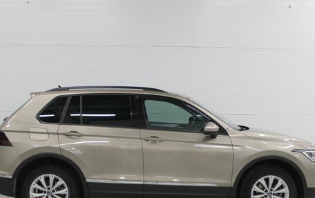 Volkswagen Tiguan II, 2021 год, 2 060 000 рублей, 3 фотография