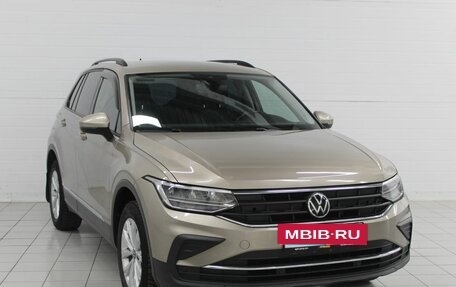 Volkswagen Tiguan II, 2021 год, 2 060 000 рублей, 2 фотография