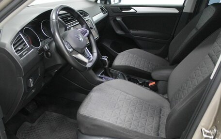 Volkswagen Tiguan II, 2021 год, 2 060 000 рублей, 14 фотография