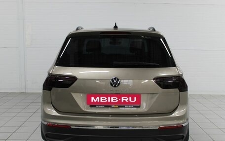 Volkswagen Tiguan II, 2021 год, 2 060 000 рублей, 6 фотография