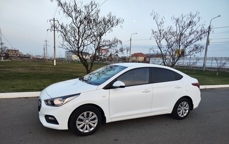 Hyundai Solaris II рестайлинг, 2017 год, 1 300 000 рублей, 2 фотография