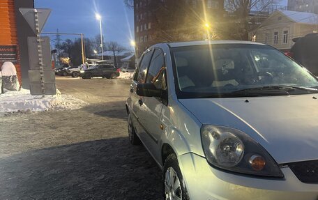 Ford Fiesta, 2006 год, 250 000 рублей, 2 фотография