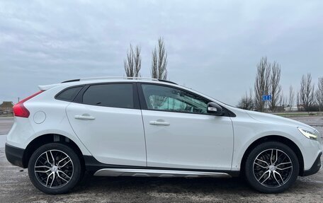 Volvo V40 Cross Country I, 2018 год, 2 200 000 рублей, 3 фотография