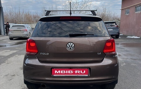 Volkswagen Polo VI (EU Market), 2011 год, 800 000 рублей, 2 фотография