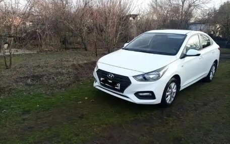 Hyundai Solaris II рестайлинг, 2017 год, 1 580 000 рублей, 2 фотография