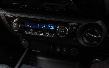 Toyota Hilux VIII, 2019 год, 4 550 000 рублей, 13 фотография