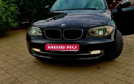 BMW 1 серия, 2010 год, 950 000 рублей, 2 фотография