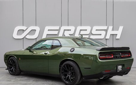 Dodge Challenger III рестайлинг 2, 2020 год, 5 990 000 рублей, 2 фотография
