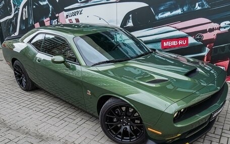 Dodge Challenger III рестайлинг 2, 2020 год, 5 990 000 рублей, 8 фотография