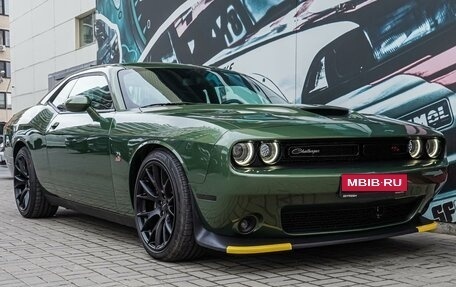 Dodge Challenger III рестайлинг 2, 2020 год, 5 990 000 рублей, 7 фотография