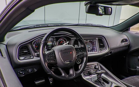 Dodge Challenger III рестайлинг 2, 2020 год, 5 990 000 рублей, 9 фотография