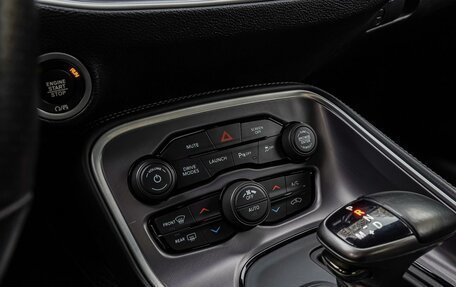 Dodge Challenger III рестайлинг 2, 2020 год, 5 990 000 рублей, 16 фотография