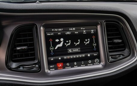 Dodge Challenger III рестайлинг 2, 2020 год, 5 990 000 рублей, 19 фотография