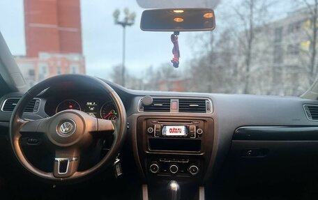 Volkswagen Jetta VI, 2011 год, 825 000 рублей, 4 фотография