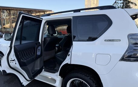 Toyota Land Cruiser Prado 150 рестайлинг 2, 2011 год, 2 350 000 рублей, 11 фотография