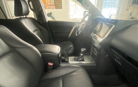 Toyota Land Cruiser Prado 150 рестайлинг 2, 2020 год, 7 000 000 рублей, 9 фотография