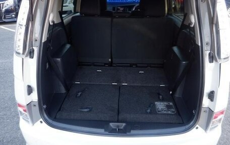 Toyota ISis I, 2012 год, 1 078 000 рублей, 22 фотография