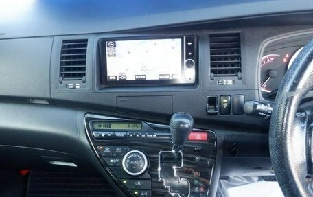 Toyota ISis I, 2012 год, 1 078 000 рублей, 24 фотография