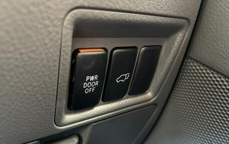 Toyota ISis I, 2012 год, 956 000 рублей, 23 фотография