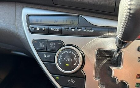 Toyota ISis I, 2012 год, 956 000 рублей, 24 фотография