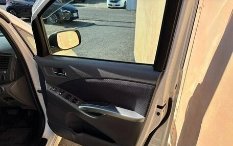 Toyota ISis I, 2012 год, 956 000 рублей, 28 фотография