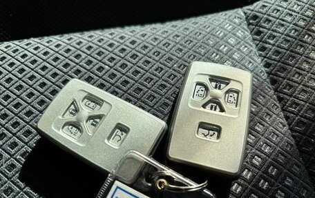 Toyota ISis I, 2012 год, 956 000 рублей, 32 фотография