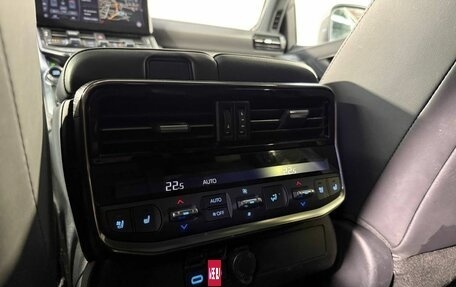 Toyota Land Cruiser, 2023 год, 12 800 000 рублей, 22 фотография