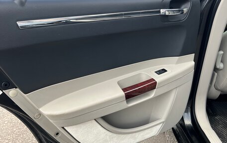 Chrysler 300C II, 2005 год, 950 000 рублей, 9 фотография