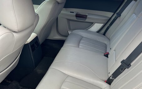 Chrysler 300C II, 2005 год, 950 000 рублей, 8 фотография