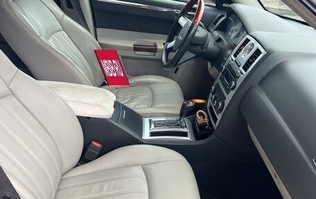 Chrysler 300C II, 2005 год, 950 000 рублей, 10 фотография