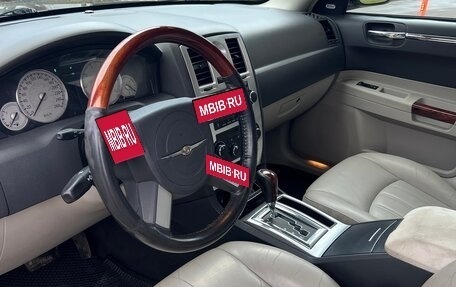 Chrysler 300C II, 2005 год, 950 000 рублей, 11 фотография