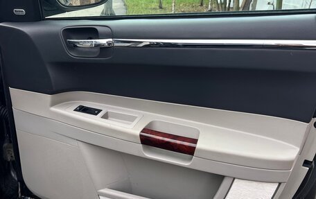 Chrysler 300C II, 2005 год, 950 000 рублей, 14 фотография