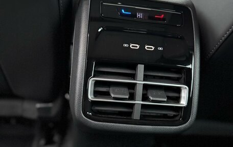 Volkswagen Tiguan, 2025 год, 4 950 000 рублей, 28 фотография