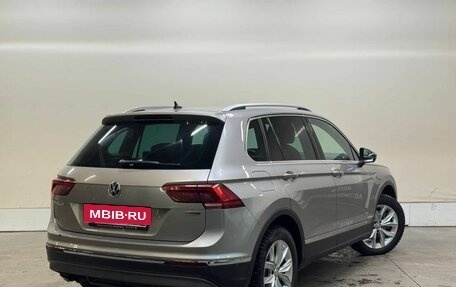 Volkswagen Tiguan II, 2018 год, 2 559 000 рублей, 2 фотография