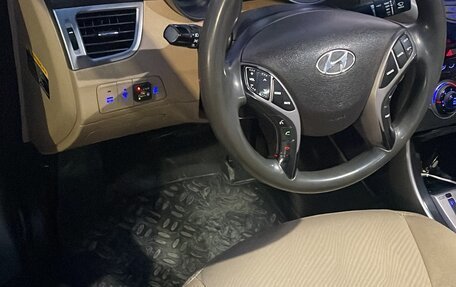 Hyundai Elantra V, 2012 год, 680 000 рублей, 3 фотография