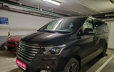 Hyundai Grand Starex Grand Starex I рестайлинг 2, 2019 год, 4 900 000 рублей, 1 фотография