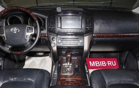 Toyota Land Cruiser 200, 2011 год, 3 149 000 рублей, 12 фотография