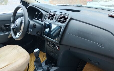 Renault Logan II, 2020 год, 700 000 рублей, 3 фотография