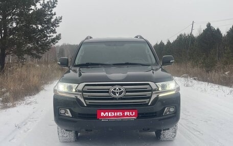 Toyota Land Cruiser 200, 2018 год, 6 877 000 рублей, 7 фотография