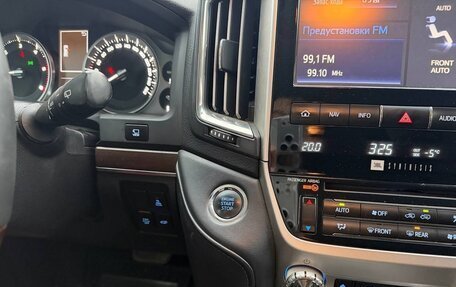 Toyota Land Cruiser 200, 2018 год, 6 877 000 рублей, 28 фотография