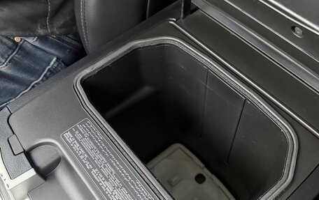 Toyota Land Cruiser 200, 2018 год, 6 877 000 рублей, 33 фотография